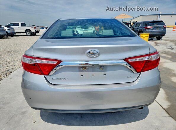 4T4BF1FK7GR535837 2016 TOYOTA CAMRY Серебряный Вид сзади