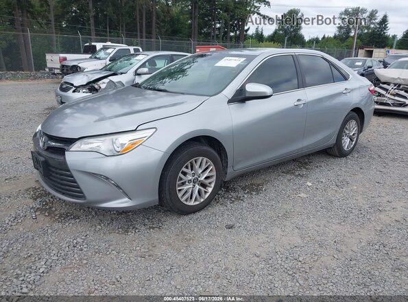 4T4BF1FK7GR576839 2016 TOYOTA CAMRY Silver წინა მარცხენა ხედი სამი მეოთხედიდან