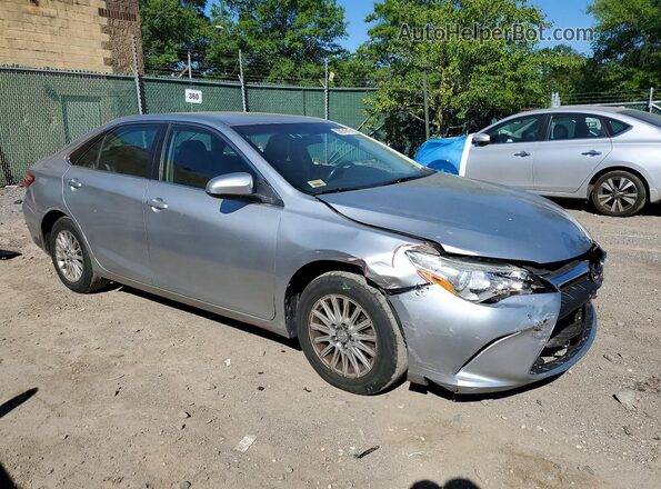 4T4BF1FK8GR562416 2016 TOYOTA CAMRY Silver Delantero derecho