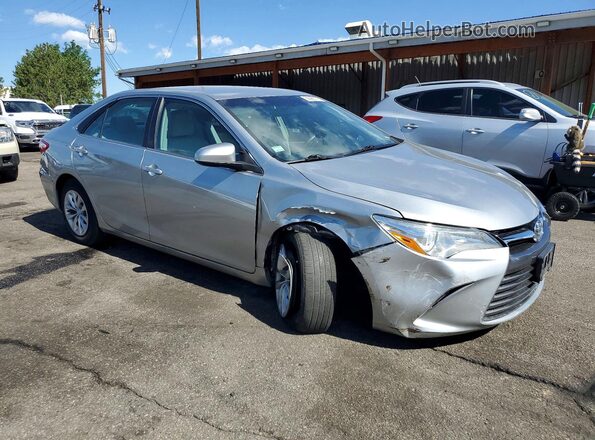 4T4BF1FK9GR526749 2016 TOYOTA CAMRY Серебряный Передняя правая четверть