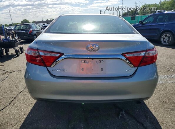 4T4BF1FK9GR526749 2016 TOYOTA CAMRY Серебряный Вид сзади