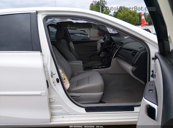 4T4BF1FK9GR542854 2016 TOYOTA CAMRY White Widok wnętrza z przodu