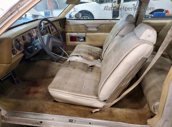 4U37K8H458366 1978 BUICK LESABRE Белый Вид салона спереди
