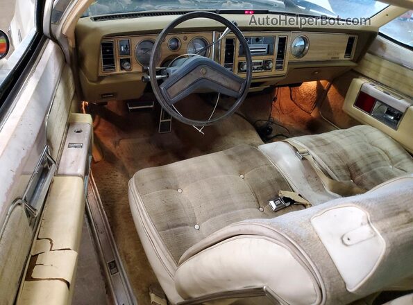 4U37K8H458366 1978 BUICK LESABRE Белый Вид панели приборов