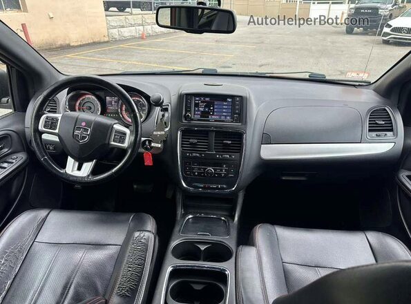 2C4RDGEG1HR738000 2017 DODGE GRAND Красный Вид салона спереди