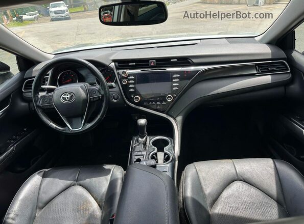4T1B61HK2KU279395 2019 TOYOTA CAMRY Silver 