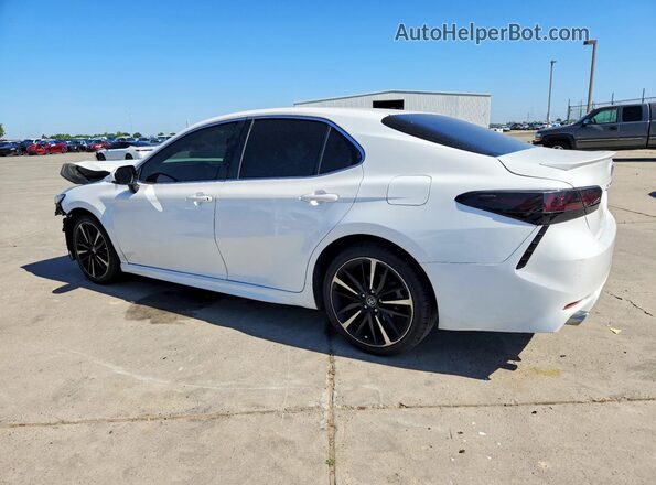 JTNB11HK0J3038695 2018 TOYOTA CAMRY White 