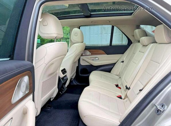 4JGFB4KB9NA784623 2022 MERCEDES-BENZ GLE Silver Սարքավորումների վահանակի տեսք