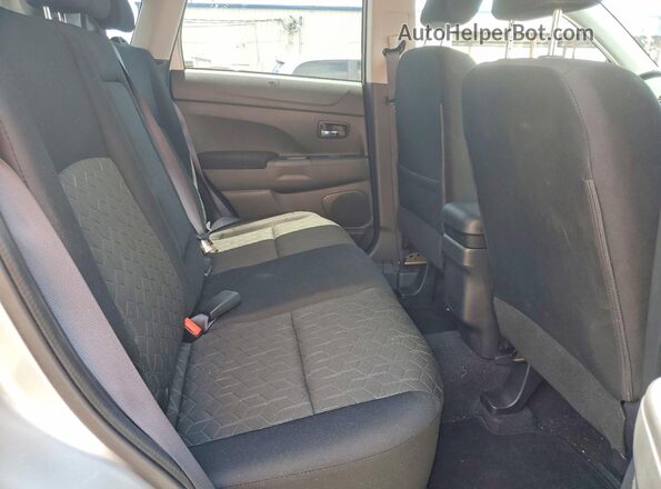 JA4ARUAU8TU009829 2026 MITSUBISHI OUTLANDER Silver 