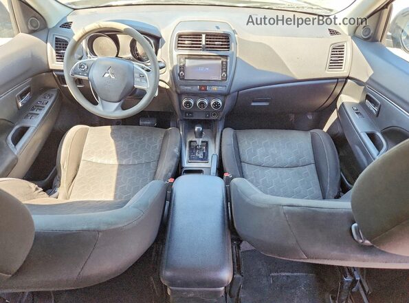 JA4AP3AU8LU010155 2020 MITSUBISHI OUTLANDER Black Instrument cluster view