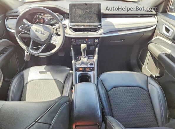 3C4NJDBN4RT117566 2024 JEEP COMPASS Белый Вид панели приборов