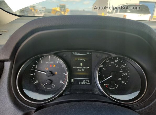 KNMAT2MT0HP539734 2017 NISSAN ROGUE White 