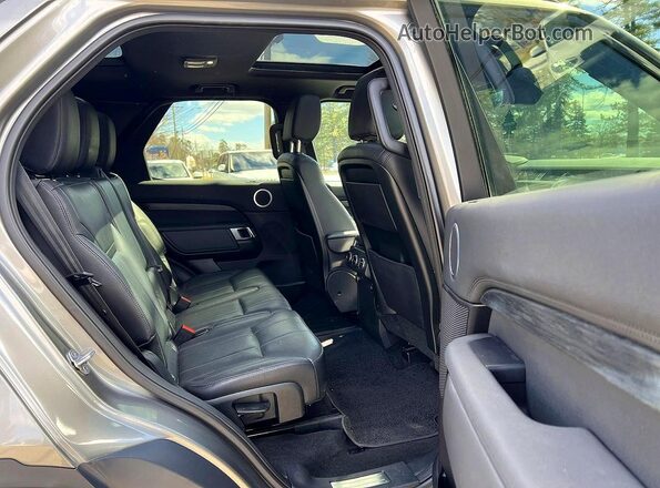 SALRRBBK0HA038494 2017 LAND ROVER DISCOVERY Gray Front interior view