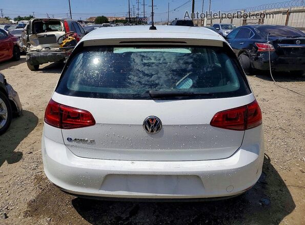 WVWKP7AU2GW915390 2016 VOLKSWAGEN GOLF White Front interior view
