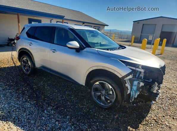 JN8BT3BB6RW183659 2024 NISSAN ROGUE Silver Widok z przodu