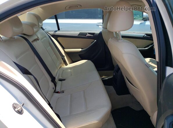 3VW637AJ3GM221677 2016 VOLKSWAGEN JETTA White Вид задньої частини салону