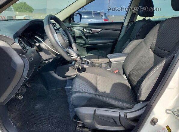 KNMAT2MVXHP547972 2017 NISSAN ROGUE White 