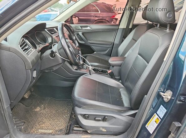 3VV3B7AX4JM025642 2018 VOLKSWAGEN TIGUAN Green 