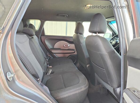 KNDJP3A50H7478157 2017 KIA SOUL Зеленый Вид задней части салона