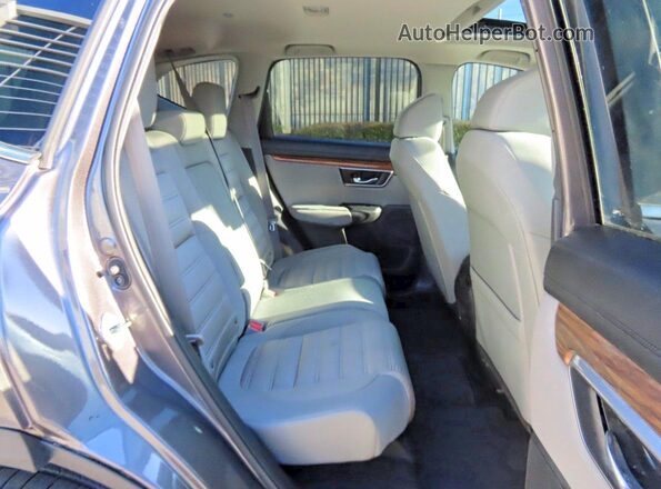 7FARW1H52JE046917 2018 HONDA CRV Gray Вид салону спереду