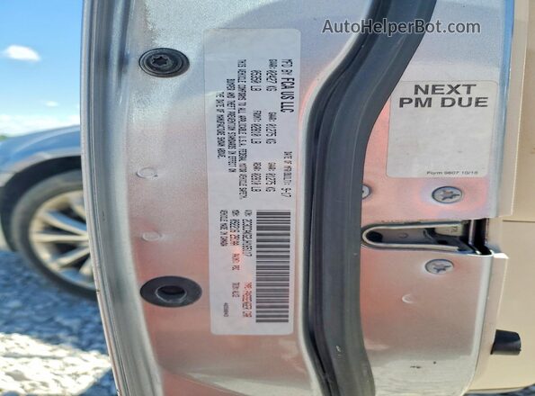 2C3CCAKG2JH165117 2018 CHRYSLER 300 Silver Vista de la etiqueta del VIN