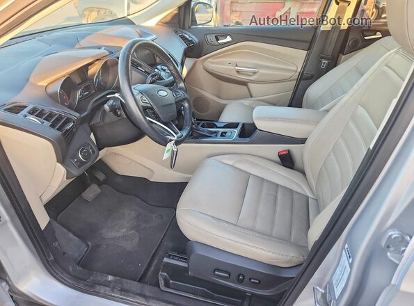 1FMCU9J95KUA82155 2019 FORD ESCAPE Silver Widok deski rozdzielczej