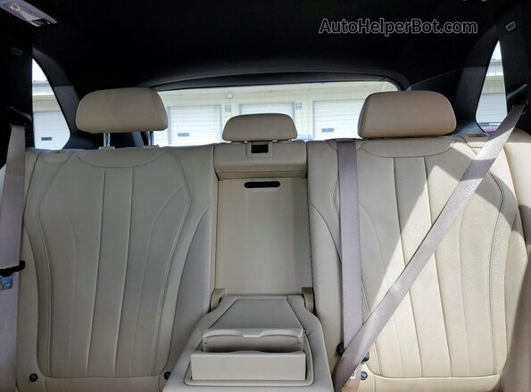 5UXKR6C54J0U14746 2018 BMW X5 Blue Rear interior view