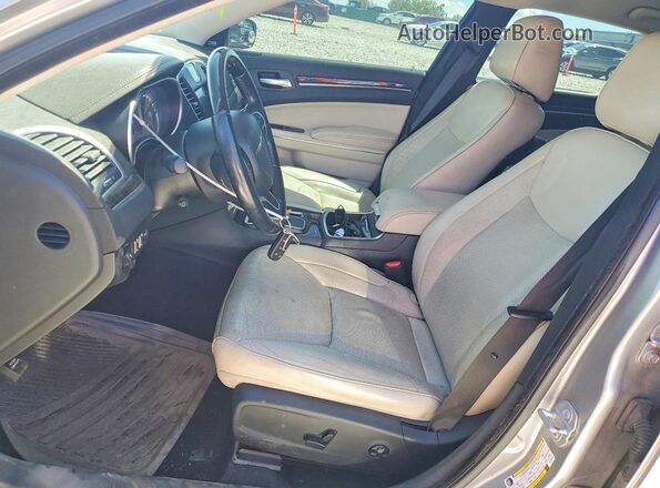 2C3CCAKG2JH165117 2018 CHRYSLER 300 Silver Vista del salpicadero