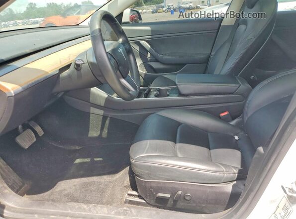 5YJ3E1EA1KF401390 2019 TESLA MODEL White Widok deski rozdzielczej