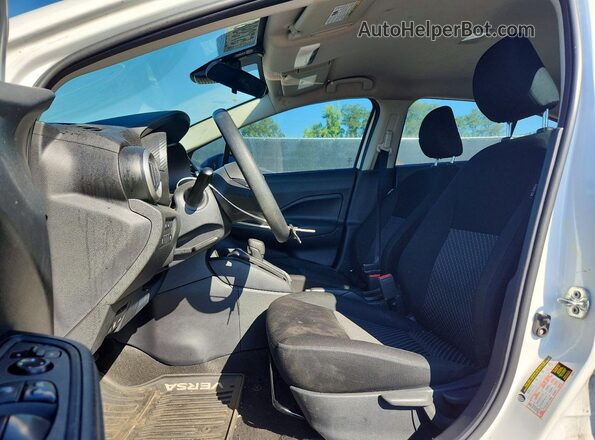 3N1CN8DV6RL863049 2024 NISSAN VERSA Белый Вид панели приборов