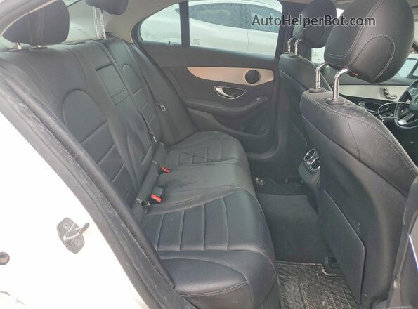 55SWF4JB1JU264295 2018 MERCEDES-BENZ C White Vista de los asientos traseros