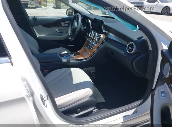 55SWF4JB3HU206103 2017 MERCEDES-BENZ C-CLASS White Widok wnętrza z przodu