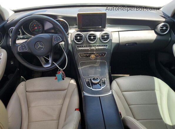 55SWF4JB3HU223564 2017 MERCEDES-BENZ C Серебряный Вид панели приборов