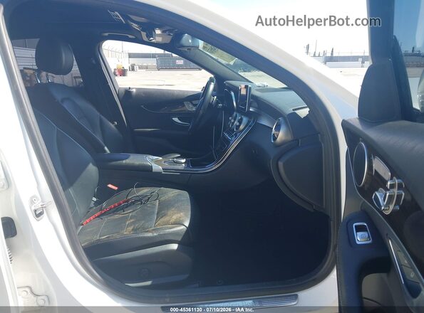 55SWF4JB3JU246770 2018 MERCEDES-BENZ C-CLASS White Front interior view