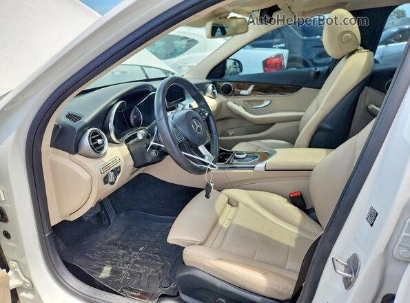55SWF4JB4HU203324 2017 MERCEDES-BENZ C White Widok wnętrza z przodu