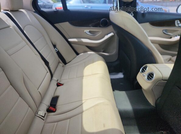 55SWF4JB4HU203324 2017 MERCEDES-BENZ C White Widok tylnych siedzeń