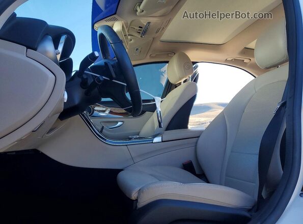 55SWF4JB5JU234815 2018 MERCEDES-BENZ C White Vista interior delantera