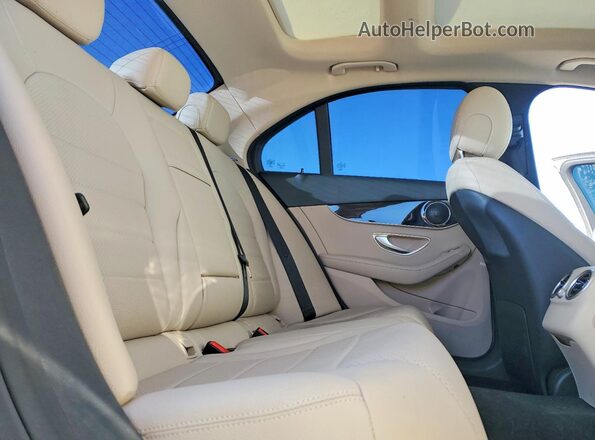 55SWF4JB5JU234815 2018 MERCEDES-BENZ C White Vista de los asientos traseros