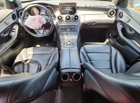 55SWF4JB5JU270035 2018 MERCEDES-BENZ C Black Vista del salpicadero