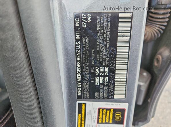 55SWF4JB6JU237447 2018 MERCEDES-BENZ C Gray Vista del compartimento del motor
