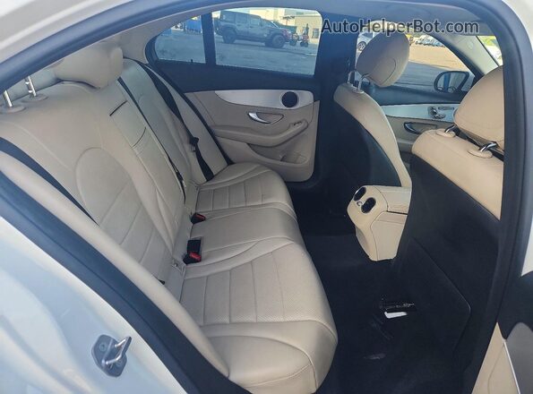 55SWF4JB8GU158676 2016 MERCEDES-BENZ C White 