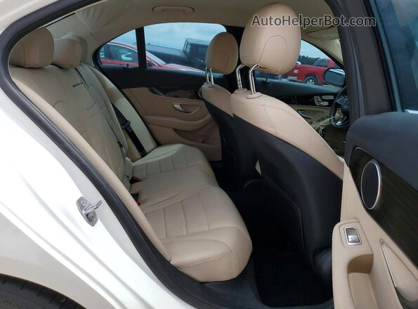 55SWF4JB8HU219719 2017 MERCEDES-BENZ C White Vista de los asientos traseros