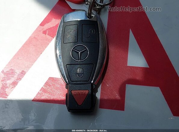 55SWF4JB8JU272264 2018 MERCEDES-BENZ C-CLASS Red Vista del salpicadero
