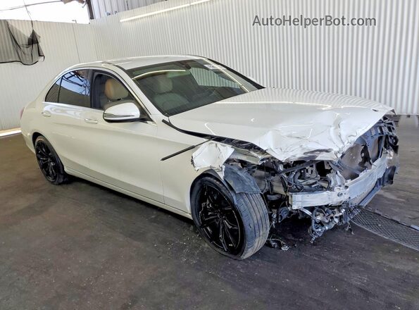 55SWF4JB9GU167984 2016 MERCEDES-BENZ C White Przód prawy