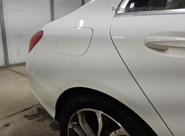 55SWF4JBXGU173017 2016 MERCEDES-BENZ C White 