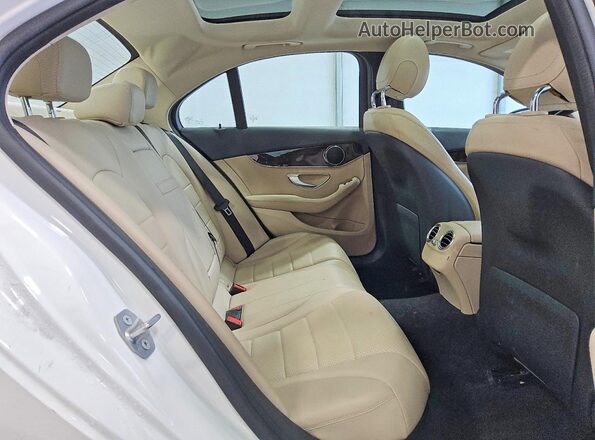 55SWF4JBXGU173017 2016 MERCEDES-BENZ C White Հետևի նստատեղերի տեսք