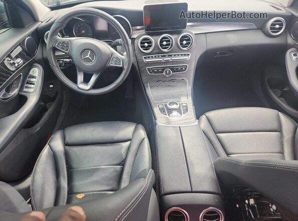 55SWF4JBXHU199618 2017 MERCEDES-BENZ C Gray Widok deski rozdzielczej