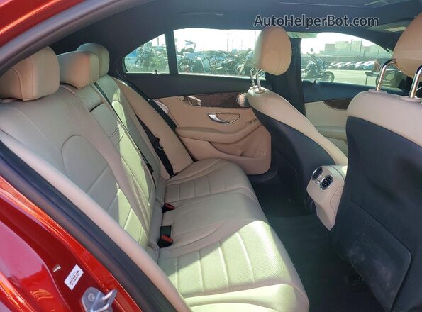 55SWF4JBXJU248466 2018 MERCEDES-BENZ C Red Vista de los asientos traseros