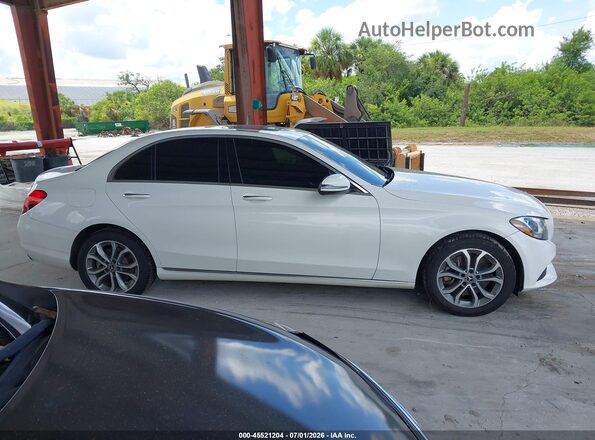 55SWF4KB8JU238324 2018 MERCEDES-BENZ C-CLASS White Vista interior trasera