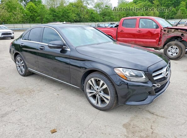 55SWF4KBXJU252824 2018 MERCEDES-BENZ C Черный Передняя правая четверть